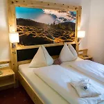 Hotell Hinteregger 4*